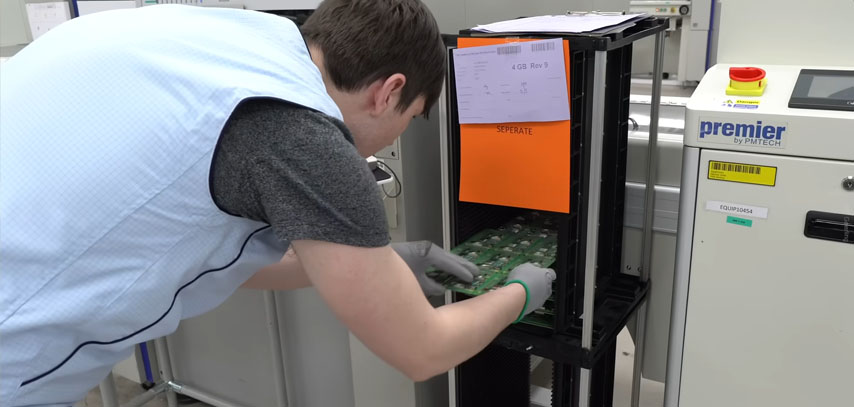 Cómo se fabrican las Raspberry Pi: Un tour por la fábrica